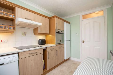 2 bedroom flat for sale, Rosecott, Havant Road, Horndean, PO8 0XA
