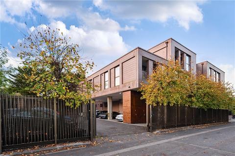 Halsbury Close, Stanmore, Middlesex