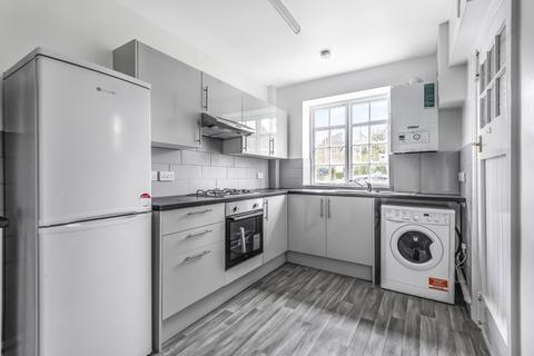 2 bedroom apartment to rent, Lyttelton Road London N2