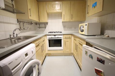 2 bedroom flat for sale, St Lucia Lodge, Royal Drive, Bordon