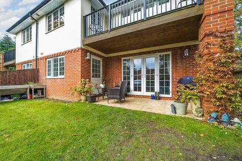 2 bedroom apartment for sale, Ridgway Road, Farnham, Surrey, GU9