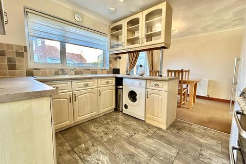 3 bedroom semi-detached house for sale, Greenfield Close, Kippax, Leeds