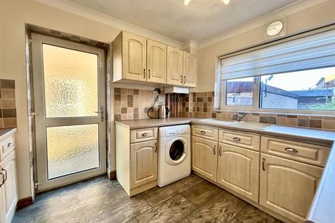 3 bedroom semi-detached house for sale, Greenfield Close, Kippax, Leeds