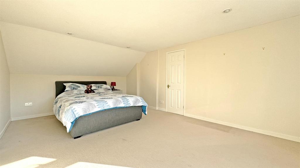 Bedroom 1.jpg