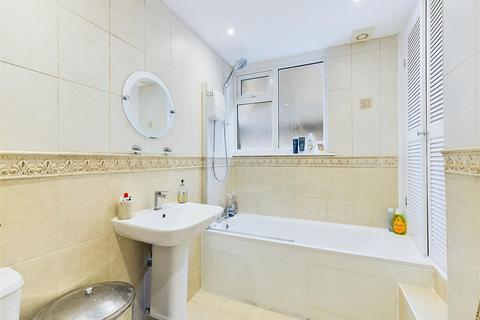 77 Mount Pleasant, Ruislip, HA4 9HQ