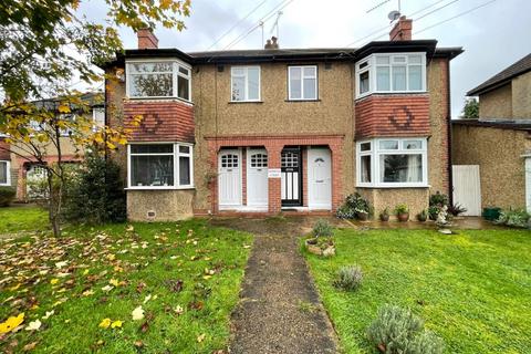 2 bedroom flat to rent, North View, Pinner HA5