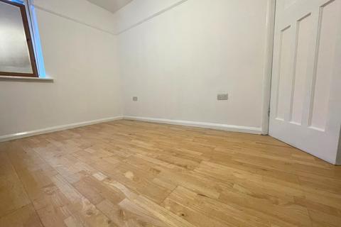 2 bedroom flat to rent, North View, Pinner HA5