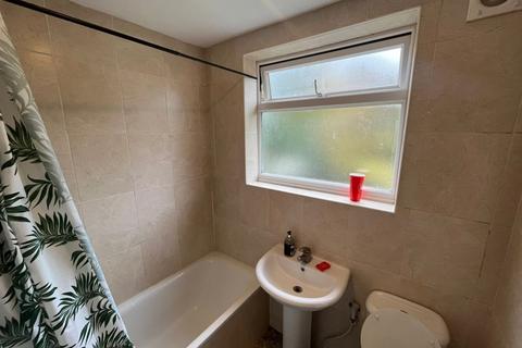 2 bedroom flat to rent, North View, Pinner HA5