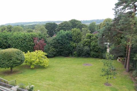 2 bedroom flat to rent, West Hill Place, West Hill, Oxted