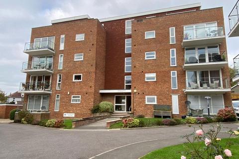 3 bedroom flat to rent, Cookham Dene, Bexhill on Sea