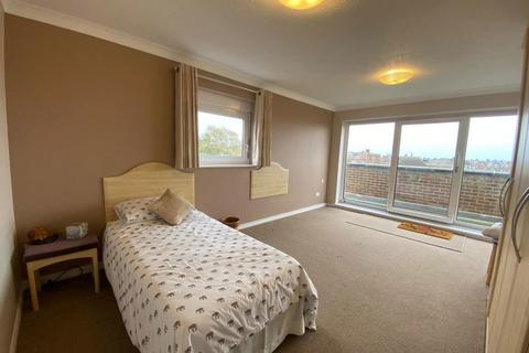 3 bedroom flat to rent, Cookham Dene, Bexhill on Sea