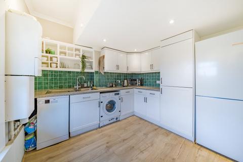 2 bedroom apartment to rent, Ferndale Road London SW4