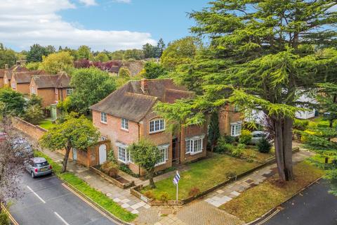 5 bedroom semi-detached house for sale, Hallam Gardens, Hatch End, Pinner HA5