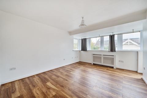 2 bedroom flat to rent, Pier Way Woolwich SE28