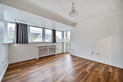 2 bedroom flat to rent, Pier Way Woolwich SE28