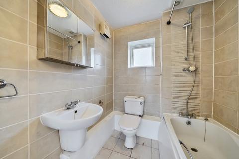 2 bedroom flat to rent, Pier Way Woolwich SE28