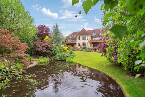 3 bedroom end of terrace house for sale, Waterglades, Beaconsfield HP9