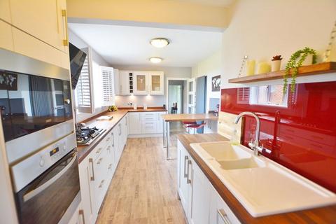 3 bedroom chalet for sale, Holtspur Top Lane, Beaconsfield HP9