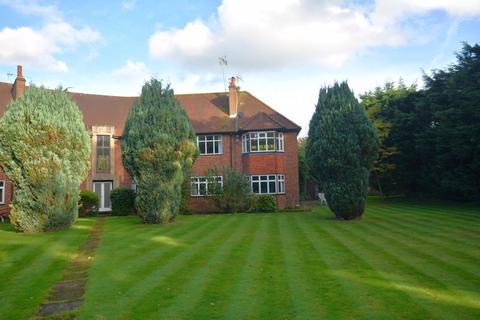 2 bedroom ground floor flat for sale, Burkes Road, Beaconsfield HP9