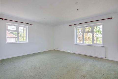 2 bedroom flat for sale, St. Johns Road, High Wycombe HP10