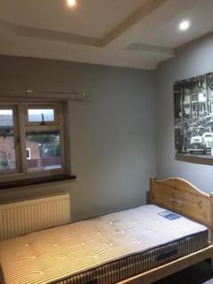 4 bedroom terraced house to rent, Langley SL3