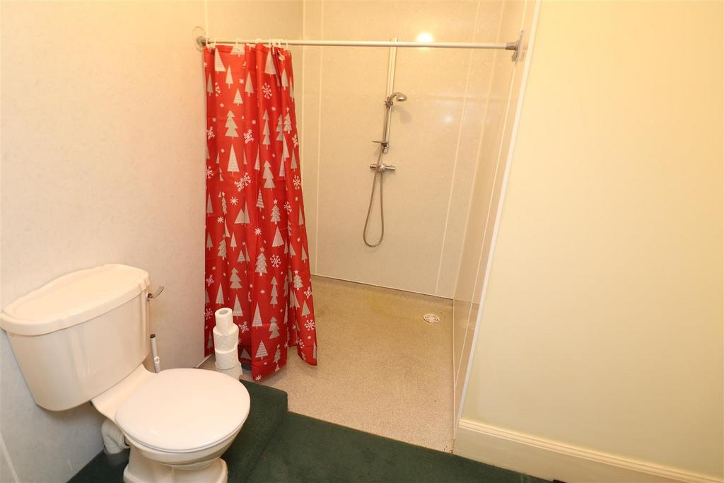 Jack 'n' Jill En-Suite Shower Room / WC