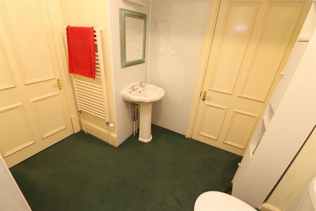 Jack 'n' Jill En-Suite Shower Room / WC