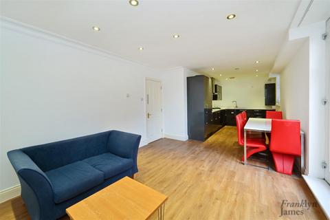 3 bedroom apartment to rent, Kingfisher Court, 8 Swan St, London, SE1