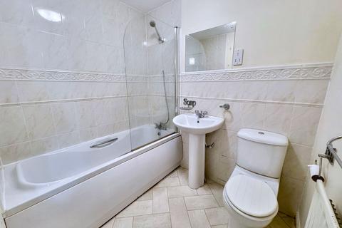 3 bedroom apartment for sale, Hampstead Drive, Whitefield, M45