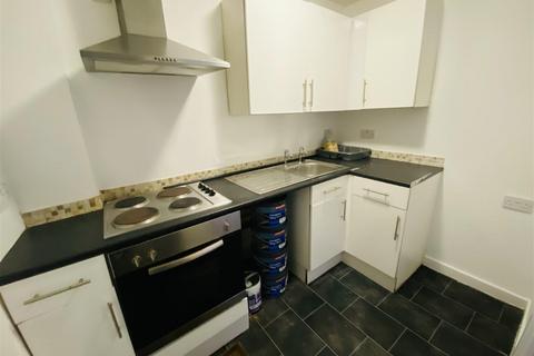 2 bedroom terraced house to rent, Fleece Street, BD6