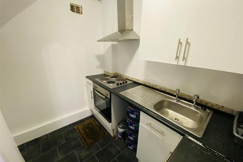 2 bedroom terraced house to rent, Fleece Street, BD6