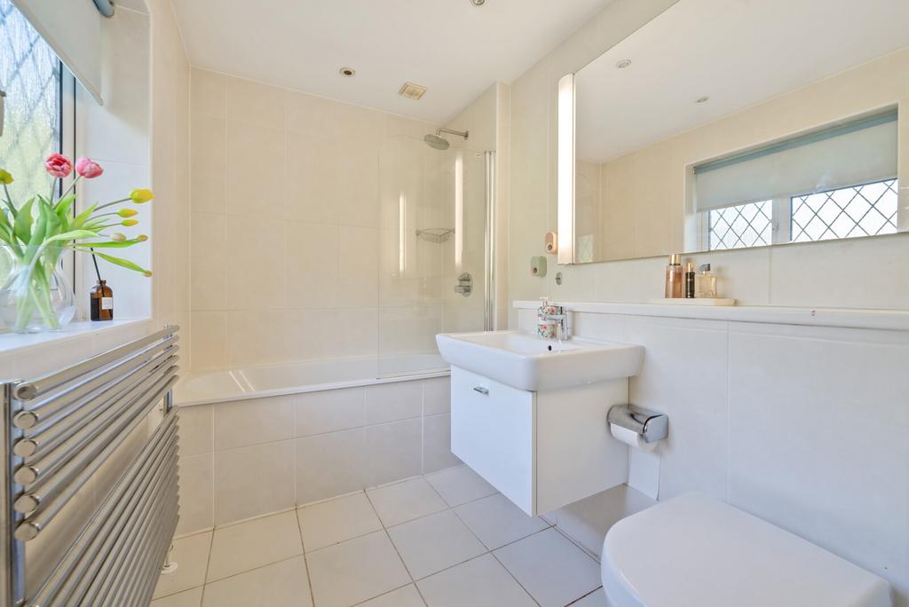 En Suite Bathroom