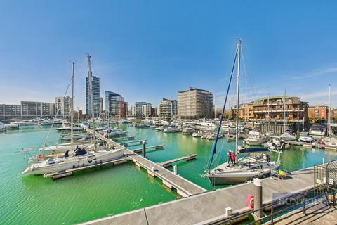 3 bedroom house for sale, Calshot Court, Ocean Village, SO14