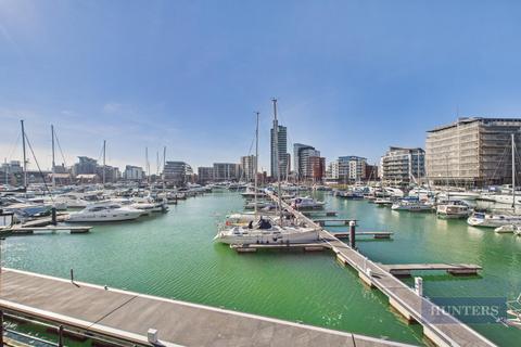 3 bedroom house for sale, Calshot Court, Ocean Village, SO14