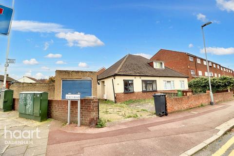 2 bedroom bungalow for sale, Dewey Road, Dagenham