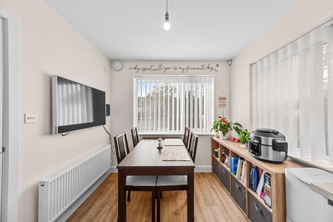 2 bedroom end of terrace house for sale, Stonebridge Vale, Leeds, LS12