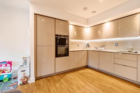 3 bedroom apartment for sale, Lismore Boulevard, London