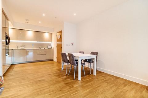 3 bedroom apartment for sale, Lismore Boulevard, London