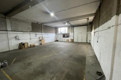 Industrial unit to rent, Unit 10, Barnack Industrial Centre, Kingsway, Wilton, SP2 0AW