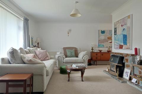 2 Edinburgh Close, Carlyon Bay, St Austell, PL25 3PN