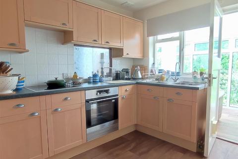 2 Edinburgh Close, Carlyon Bay, St Austell, PL25 3PN