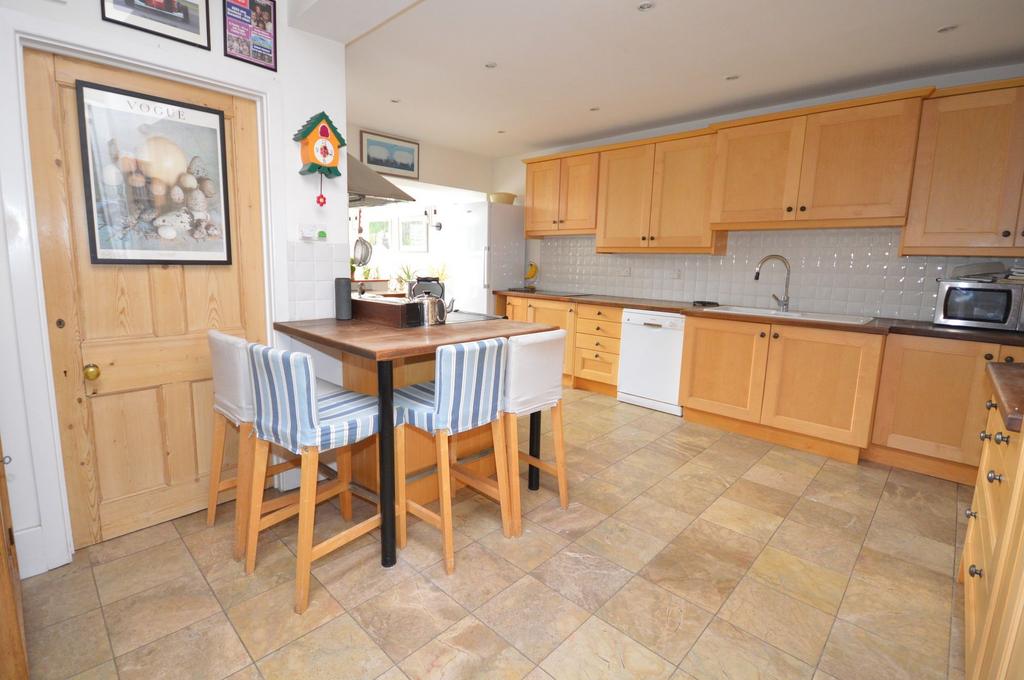 Kitchen/Breakfast Area
