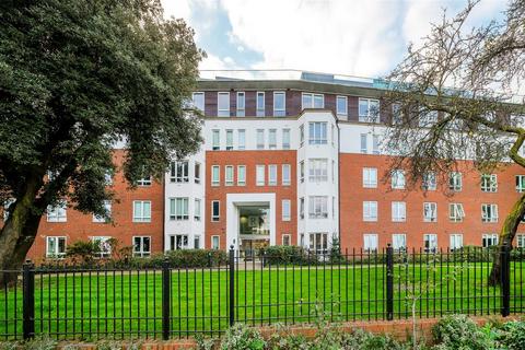 2 bedroom flat to rent, regecy court, High Road, London