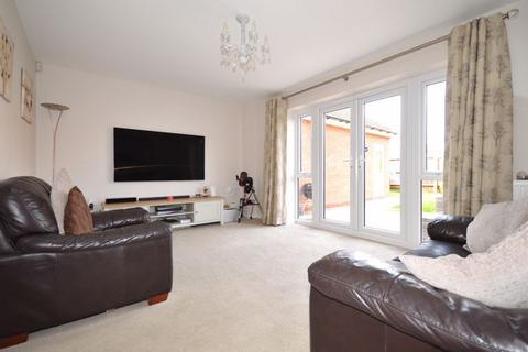 3 bedroom semi-detached house for sale, Brackley Close, Aylesbury HP22