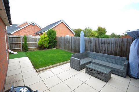 3 bedroom end of terrace house for sale, Brackley Close, Aylesbury HP22