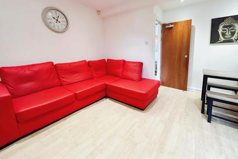 6 bedroom semi-detached house to rent, Kingswood Road, Manchester, Greater Manchester, M14
