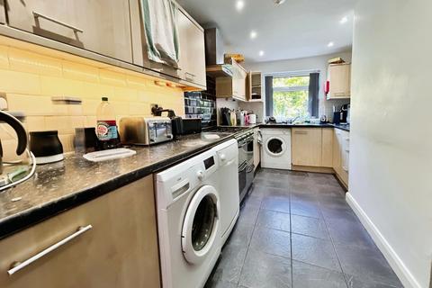 6 bedroom semi-detached house to rent, Kingswood Road, Manchester, Greater Manchester, M14