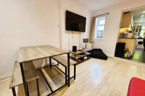 6 bedroom semi-detached house to rent, Kingswood Road, Manchester, Greater Manchester, M14