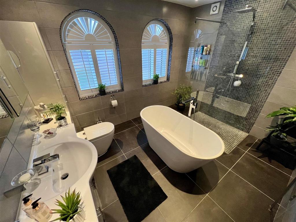 Large family bathroom