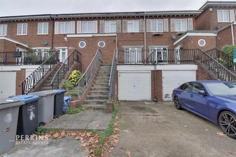 3 bedroom terraced house to rent, Lantern Close, Wembley